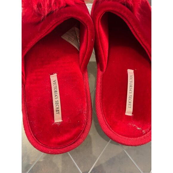 Victoria's Secret Red Faux Fur PomPom Slippers Red Sz Large Round Toe Comfort - Picture 3 of 5